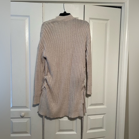 Express Sweater - Picture 2 of 3
